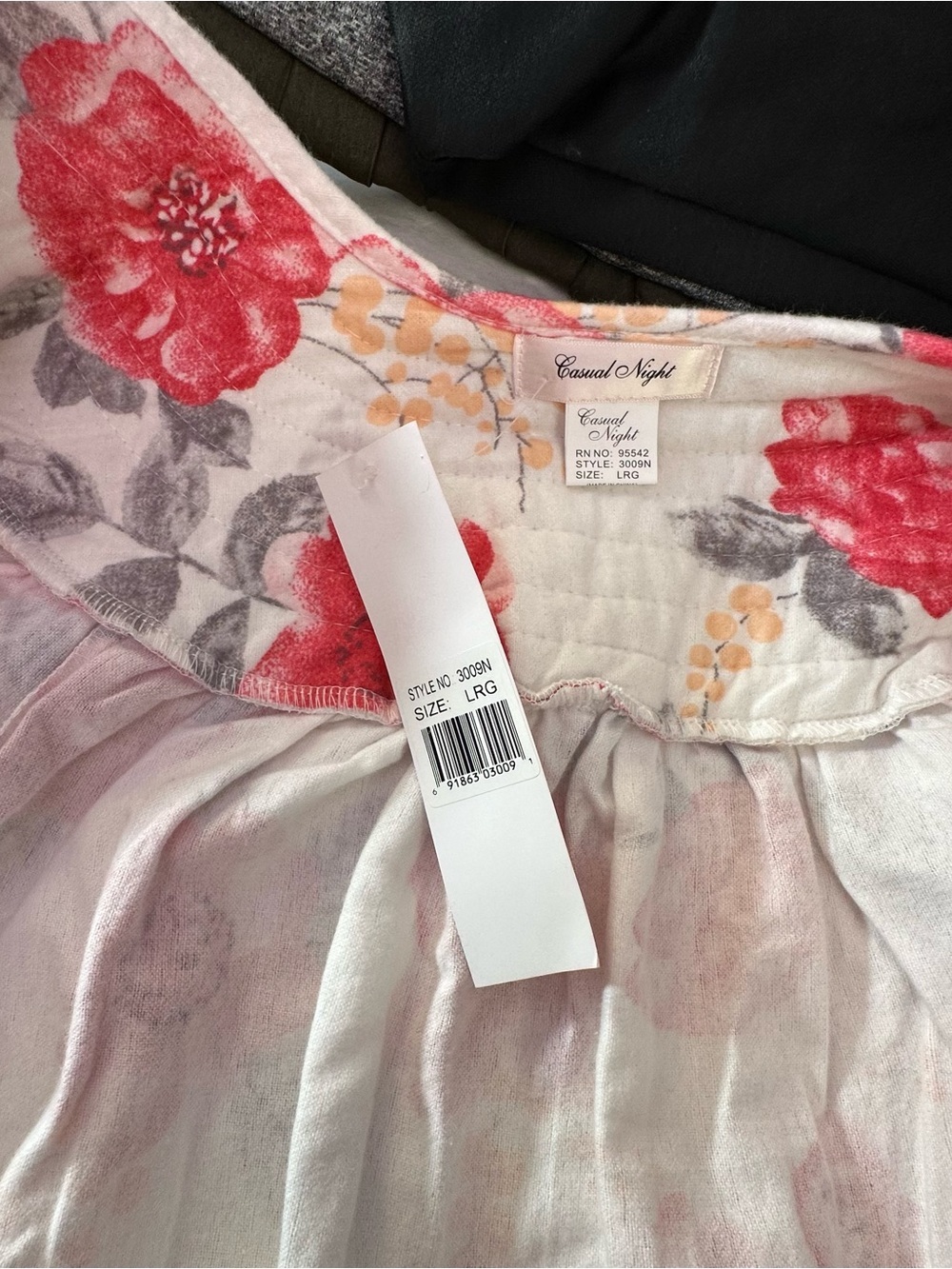 Floral Coral and White Quilted Robe - Picture 12 of 13